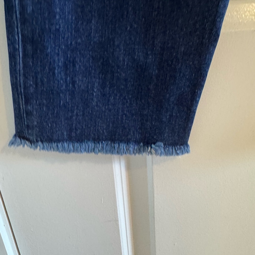 Vineyard Vines Women’s Cropped Jeans - Picture 4 of 5